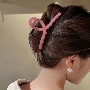 Matte rosa 13cm Haarklammer im Schleifen-Design für elegante Hochsteckfrisuren