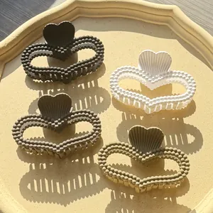 Matte Plastic Heart Shaped Round Bead Hair Claw Clip Fashion Geometric Shark Clip Hair Accessory For Women Daily Styling