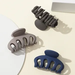 Drei matte 7cm Kürbis-Haarklammern in Grau, Taupe und Marineblau im Set für Damen