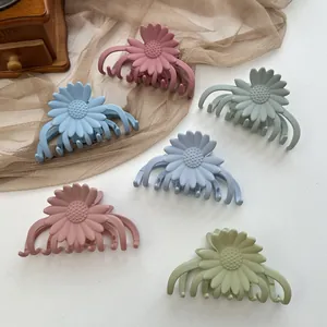 Matte Daisy Flower Hair Claw Clip For Women Korean Style Large Non-Slip Floral Hair Accessories Elegant Sweet Hairpin
