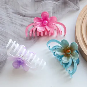 Matte flower hair claws in pastel pink, purple gradient and blue for sweet hair styling