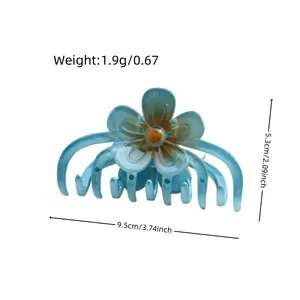Hellblaue Blumen-Haarklammer aus Harz in süßer Bonbonfarbe mit 9,5 cm Größenangabe