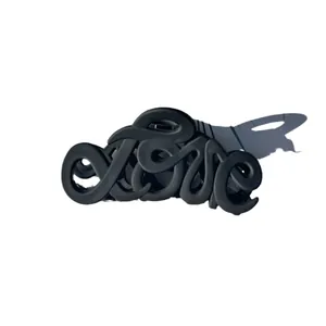 Matte schwarze Haarklammer in LOVE-Buchstabenform stilvolles Haar-Accessoire für Damen