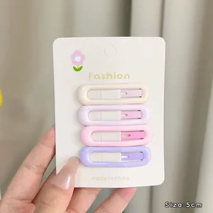 Close-up of four macaron-colored hair clips on a card featuring a 5cm size label