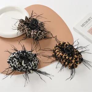 Vintage Leopard Print Fabric Wrapped Hair Claw Clip With Feather Rhinestone Elegant Shark Clip Hair Accessories For Women Party