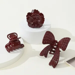 Set di tre eleganti mollette per capelli bordeaux con fiori e design a fiocco