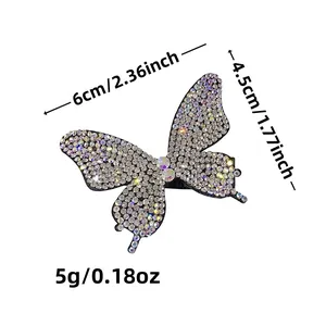 Elegante fermaglio per capelli a farfalla con strass AB colorati su fondo bianco