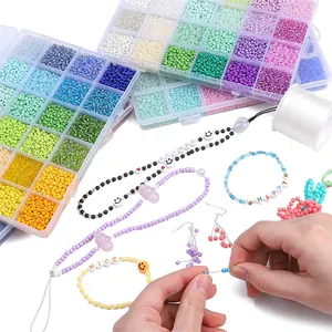 Bastelset für Schmuck mit 24 Fächern aus Glasperlen und Buchstaben-Perlen-Boxen
