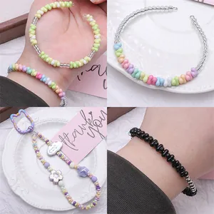Kleurrijke pinda kralen sieraden set met pastel armbanden en telefoonbedeltjes