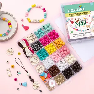 Vista detallada del kit de joyería DIY 24 rejillas con cuentas de madera, borlas y dijes