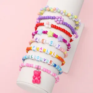 Kit de bracelets en perles colorées DIY avec perles alphabet et breloque ours en peluche