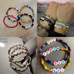 Bunte 4x7mm Acryl-Buchstabenperlen und Flachperlen DIY-Schmuckset für Kinder