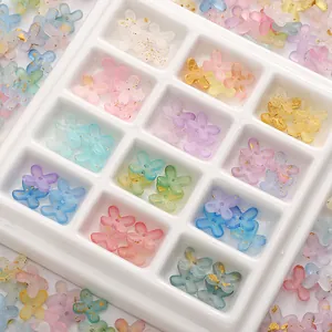 Perles fleurs à quatre pétales 9mm en acrylique avec feuilles d'or pour bijoux DIY
