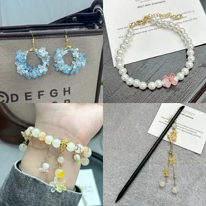 Mélange de perles fleurs en acrylique 9mm et accents dorés pour bracelets et colliers DIY