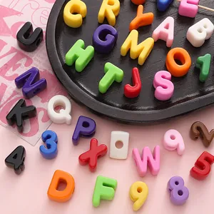 Bunte Acryl-Alphabet- und Zahlenperlen für DIY-Armbänder und handgefertigten Schmuck