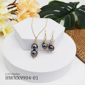 Détail de l'ensemble de bijoux en perles tropicales avec fil d'or et chaîne 22+3 pouces