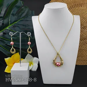 Detailansicht des hawaiianischen Schmucksets mit rosa Perlen und 22,5+2 Zoll Längenlabel