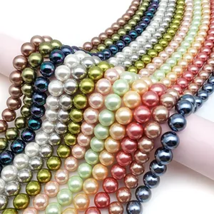 Detailaufnahme von 12mm bunten Perlenketten mit hohem Glanz in verschiedenen Pastelltönen