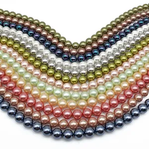 Detail von 12mm bunten Perlenketten mit lebendigem Glanz und glatten runden Perlen