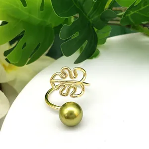 Minimalistische gouden monstera blad open ring met groene parel voor dames