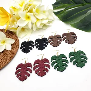 Tropische monstera blad houten hangers in de kleuren zwart, bruin, rood en groen