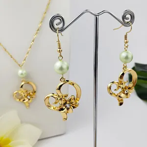 Dettagli del set gioielli cuore fiore con perle verde chiaro e placcatura oro