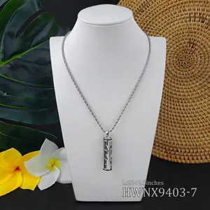 Détail du collier pendentif hawaïen en argent avec chaîne tressée de 22+2,5 pouces