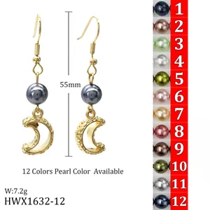 Detailansicht der 55mm Gold-Mondohrringe mit grauer Perle und Farbauswahl-Tabelle