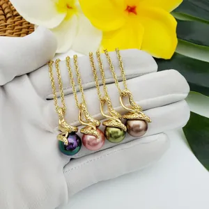 Elegantes Perlen-Schmuckset mit goldenen Blättern an Kordelketten in verschiedenen Farben