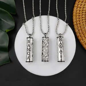 Coffret de colliers avec pendentifs cylindriques gravés Hawaï et Samoa en argent