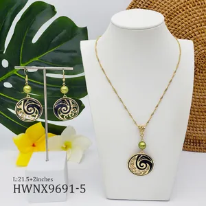 Detailed set display with pearl waves pattern and necklace length measurements shown