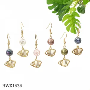 Set aus sechs goldenen Ohrhängern mit Perlmuttperlen und hohlen Anhängern für Damen