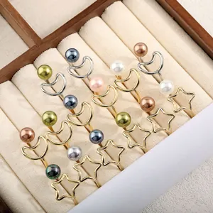 Minimalistische offene Ringe mit natürlichen Muschelperlen und Stern-Mond-Motiv