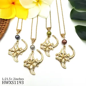 Parure bijoux raie hawaïenne avec fleur de frangipanier et perles colorées