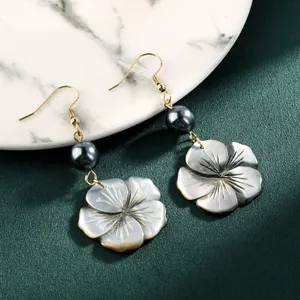 Boucles d'Oreilles Pendantes pour Femmes Style Hawaïen Fleur en Nacre Noire Élégant Alliage Plaqué Or Bijoux Floraux