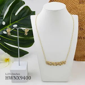 Elegante wijnstok sieradenset met zirkoon ketting en oorbellen in goudkleur