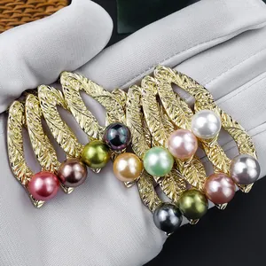 Sieradenset in Hawaiiaanse stijl met gouden blad oorbellen en parelkettingen