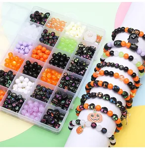 Detailansicht des Halloween DIY Schmucksets mit 24 Fächern für Perlen und Anhänger