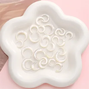 Perle in madreperla bianca naturale a forma di mezzaluna per la creazione di gioielli