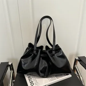 Sac Cabas Plissé en Cuir PU Ciré pour Femmes Minimaliste Grande Capacité Sac à Épaule sous le Bras Navette Chic