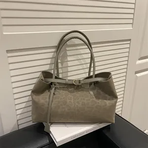 Vintage olivgrüne Shopper-Tasche aus Wildleder mit Leopardenmuster für Damen