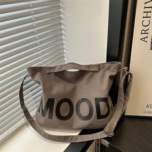 Borsa tote in tela grigia con scritta MOOD e tracolla regolabile per uso quotidiano