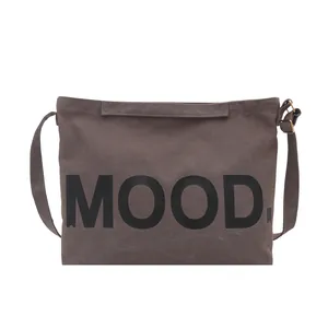 Borsa a tracolla in tela capiente con stampa a lettere MOOD e stile minimalista