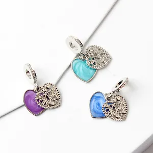 Tre ciondoli a cuore in smalto blu e viola con incisione I love you e zirconi scintillanti