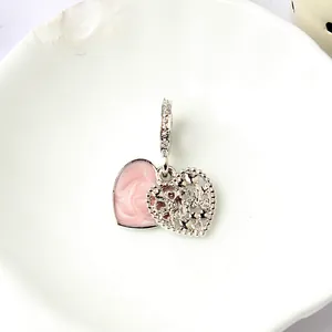 Ciondolo a cuore in smalto rosa e argento con scritta MUM per bracciali tipo charm