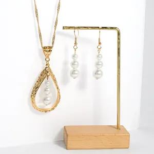 Gouden Hawaiiaanse druppelvormige sieradenset met witte parels en gravures