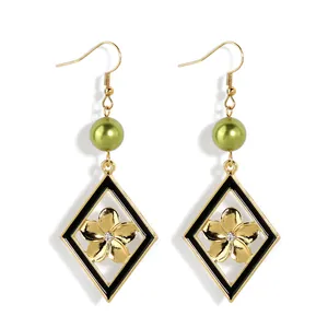 Boucles d'oreilles vintage dorées avec cadre losange noir, perle verte et fleur frangipani