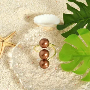Anello Aperto con Tre Perle di Conchiglia in Rame Placcato Oro 14K Stile Hawaiano Polinesiano Regolabile Minimalista da Donna