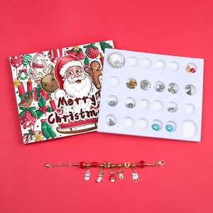Calendario de Adviento navideño DIY con pulseras y dijes festivos en caja de regalo