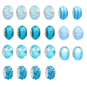 Detalle de 18 cuentas de vidrio azul y cristal con núcleo de metal para pulseras DIY